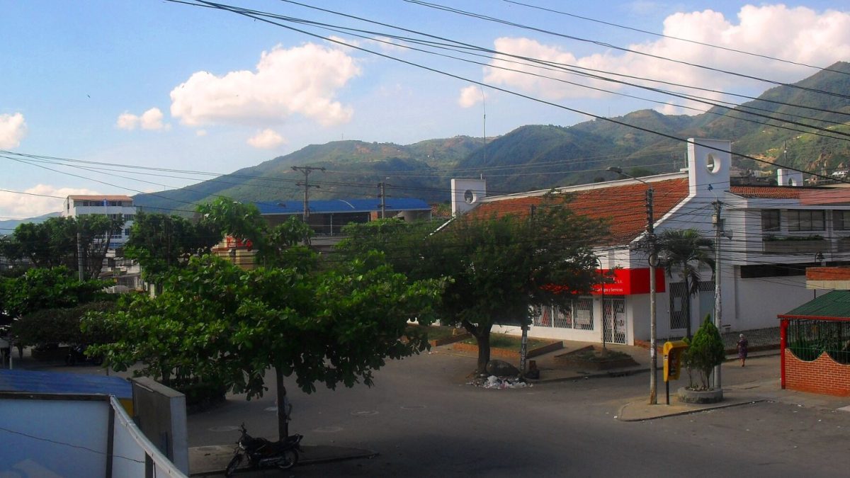 Accidente de tractomula en Girón deja un muerto y varios heridos